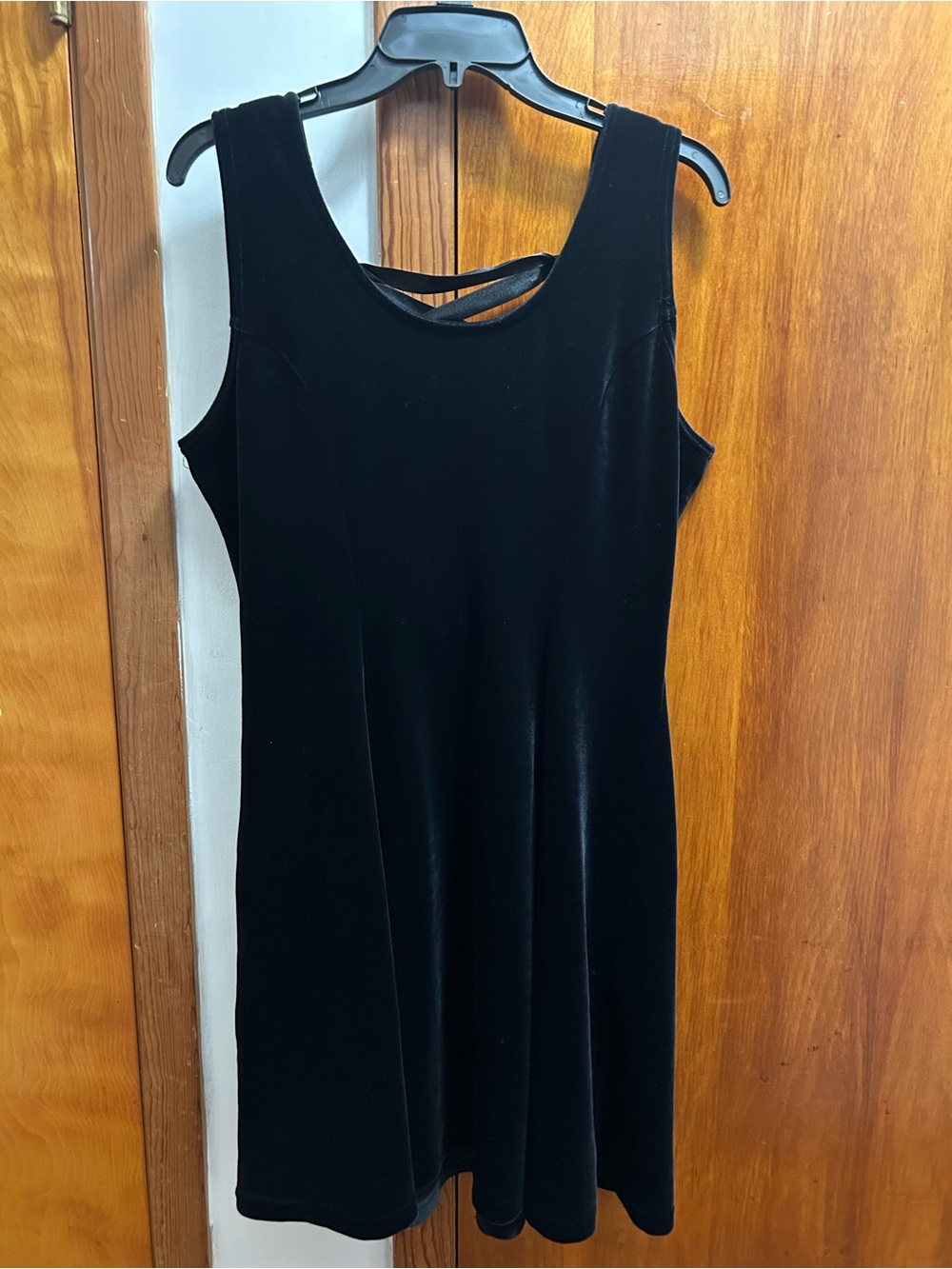 Sleeveless Black Velvet Dress with Cross-Back Detail